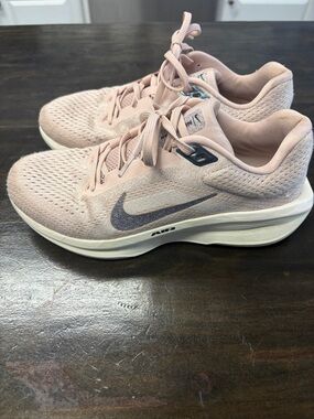 Women’s  Nike Winflo 11 Pale Pink Mesh Running Shoes with Gray Swoosh size 7.5